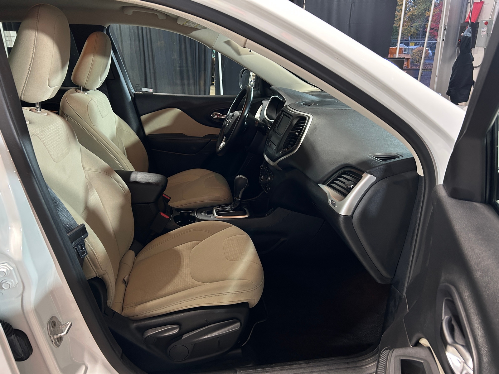 Thumbnail: 2016 Jeep Cherokee - 2