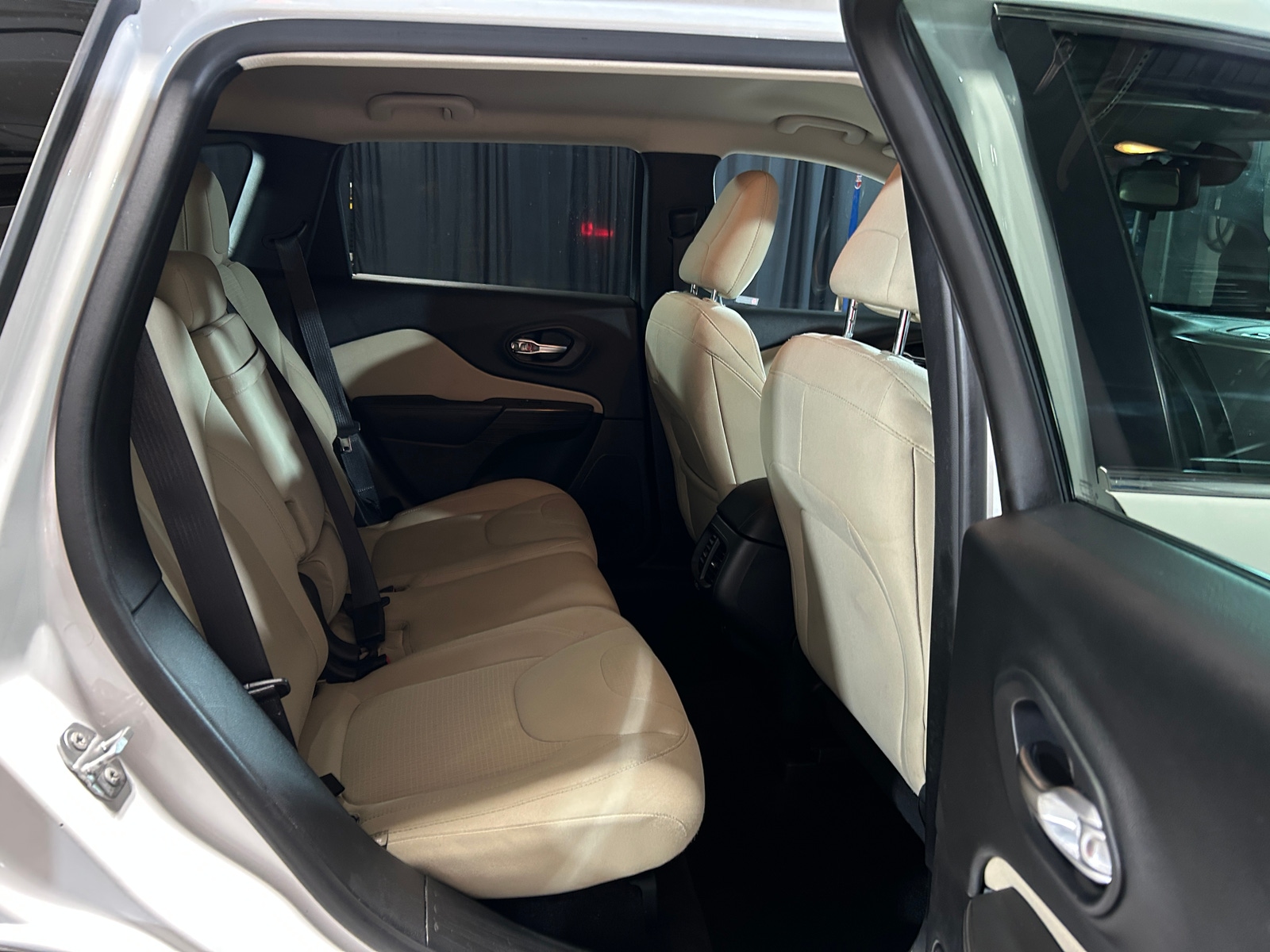 Thumbnail: 2016 Jeep Cherokee - 6