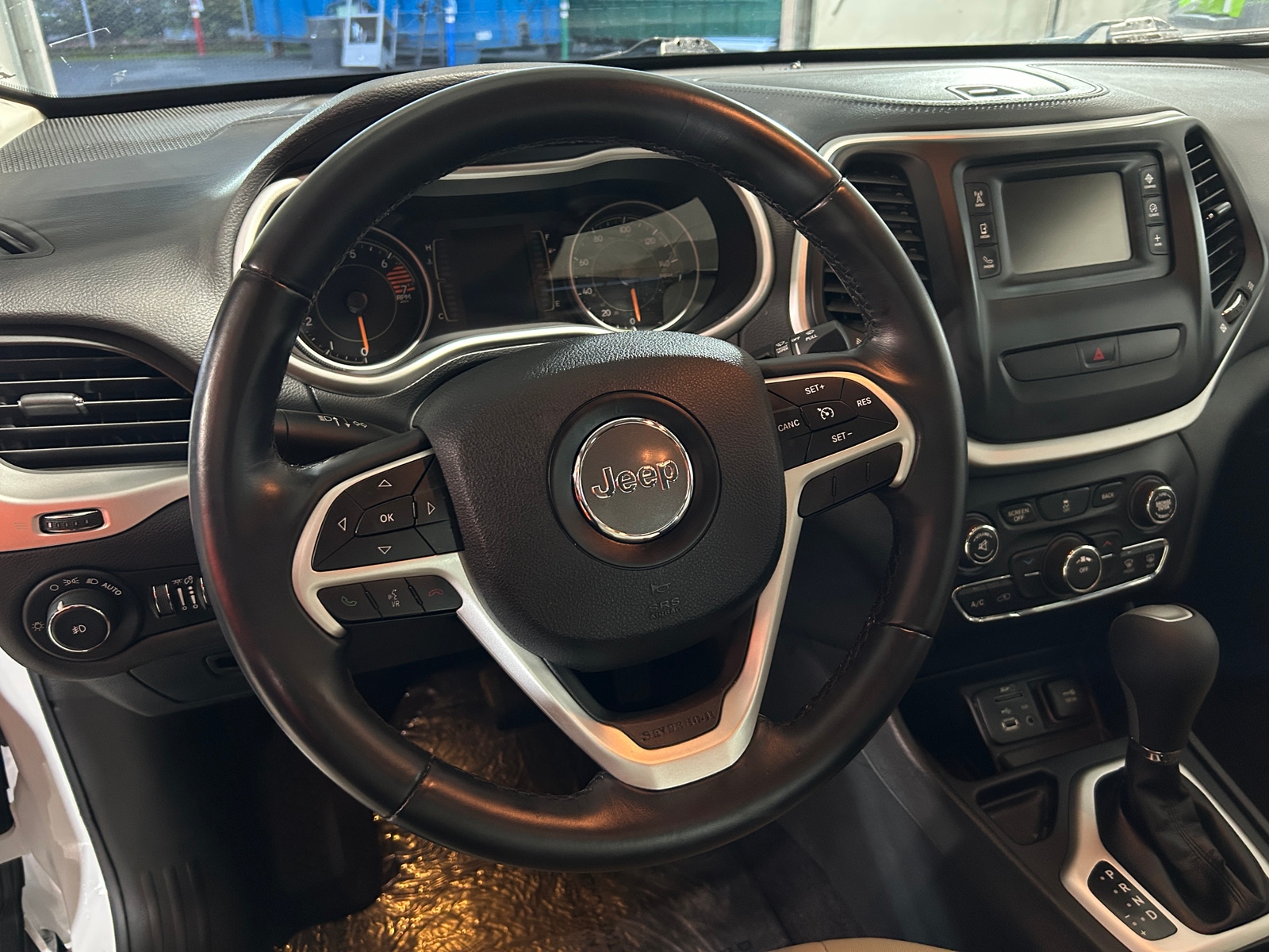 Thumbnail: 2016 Jeep Cherokee - 5