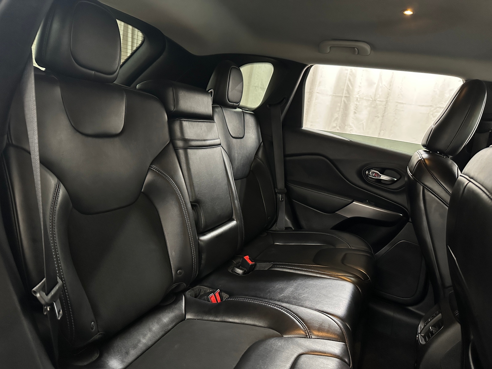 Thumbnail: 2019 Jeep Cherokee - 6