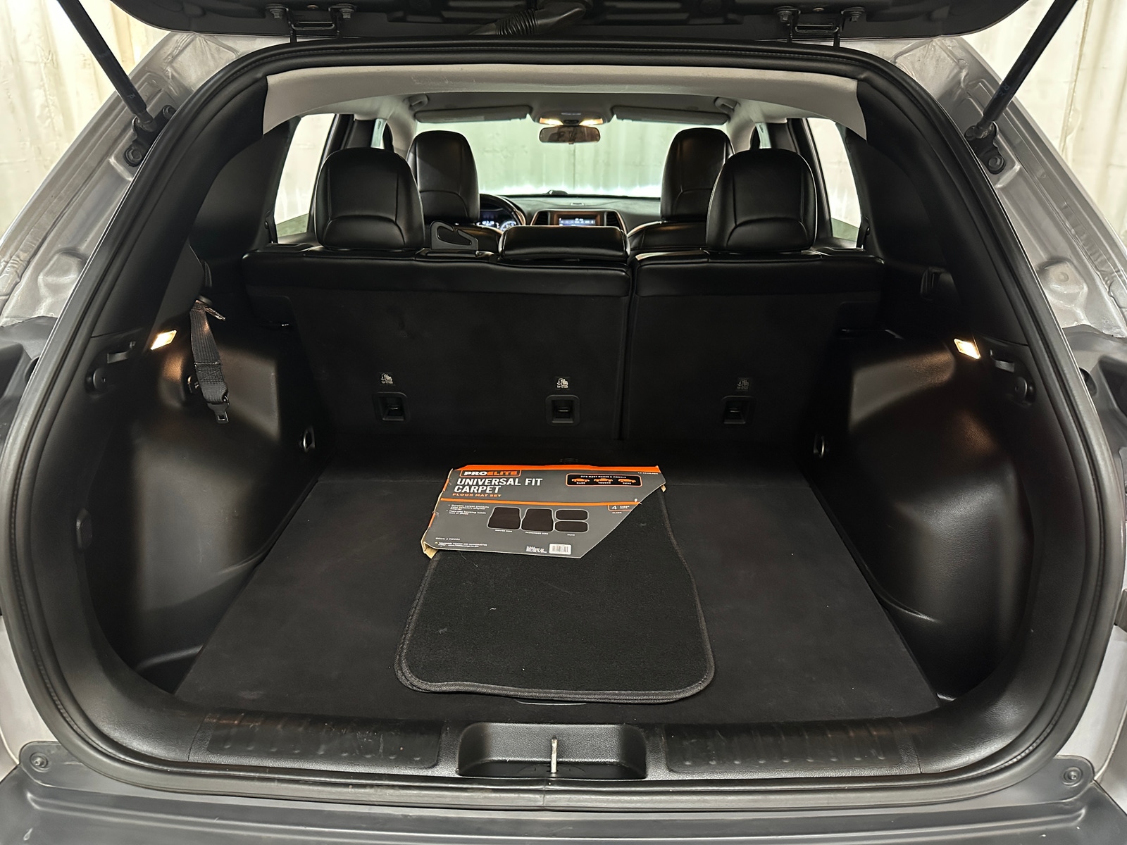 Thumbnail: 2019 Jeep Cherokee - 7