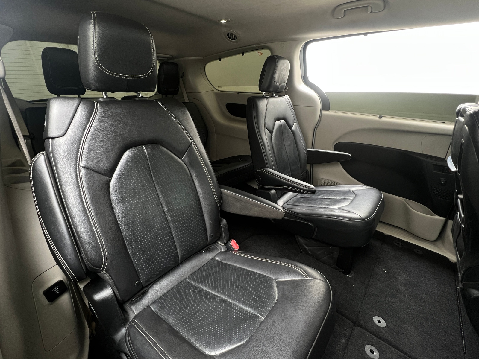 Thumbnail: 2022 Chrysler Pacifica - 6