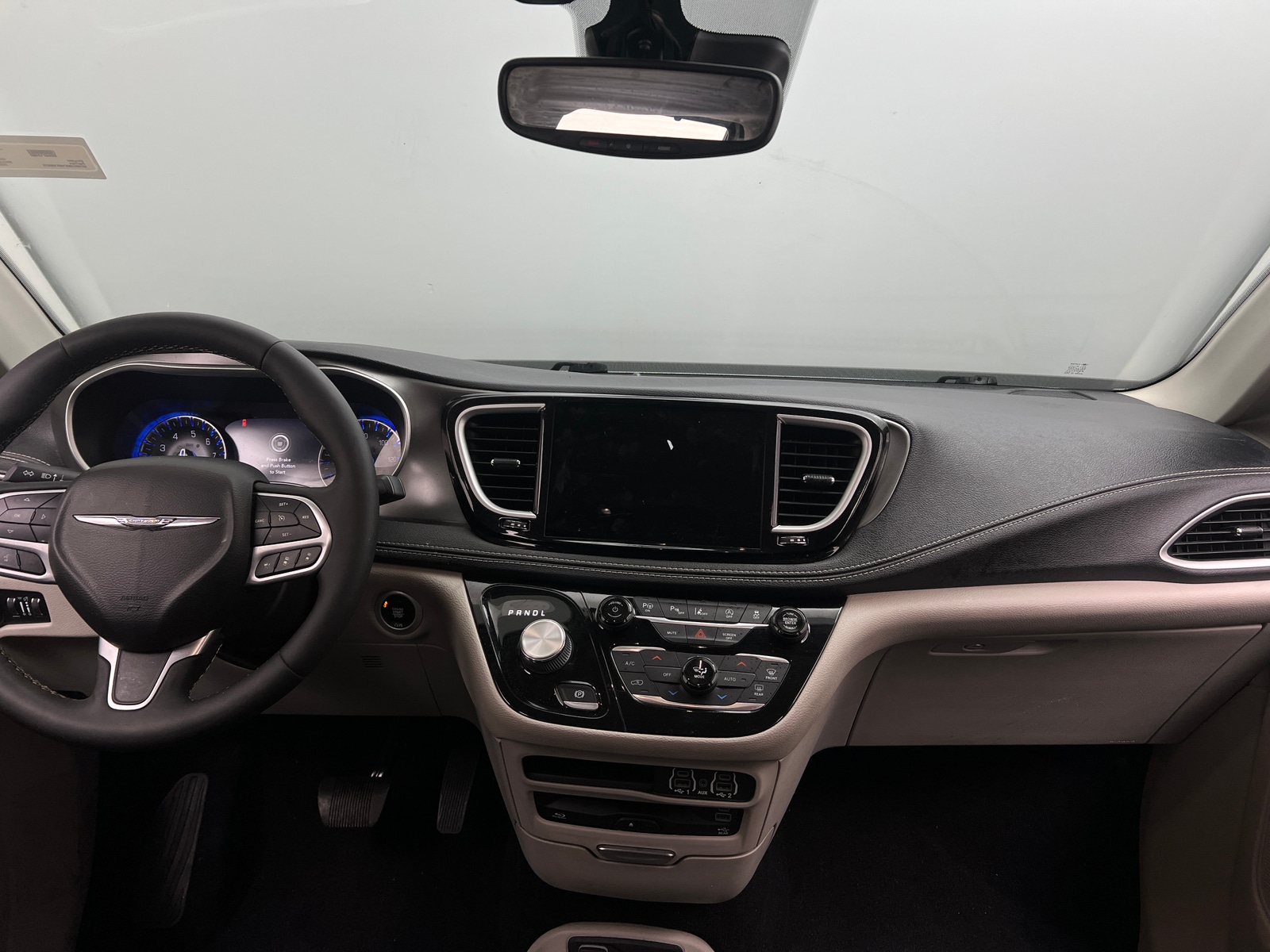 Thumbnail: 2022 Chrysler Pacifica - 3