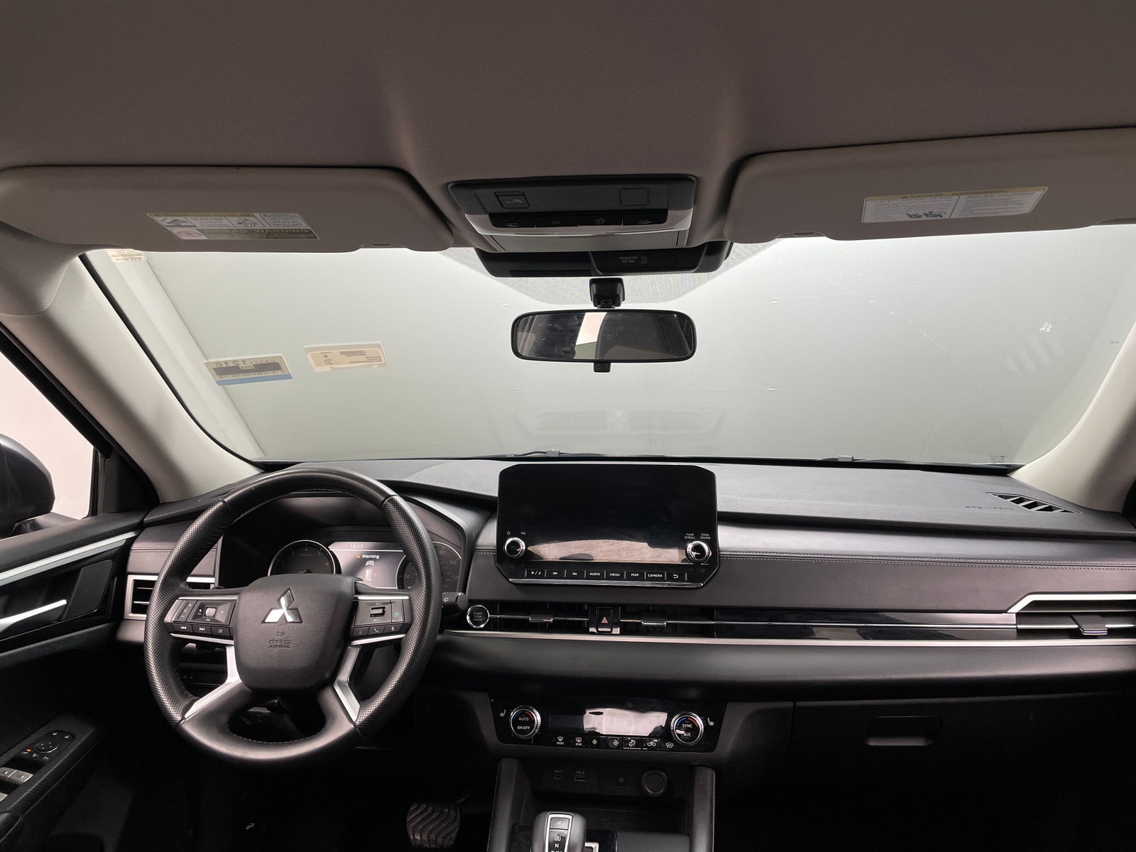 Thumbnail: 2024 Mitsubishi Outlander - 2