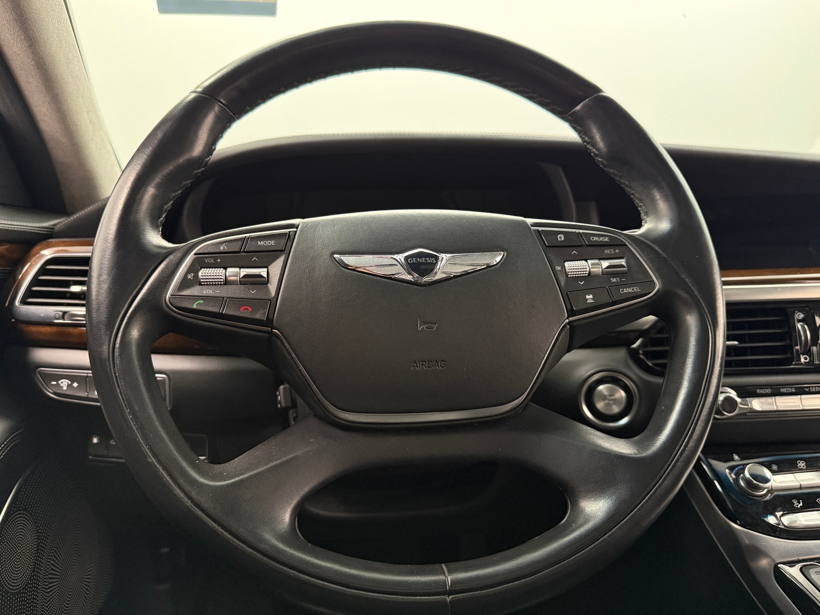 Thumbnail: 2018 Genesis G90 - 4