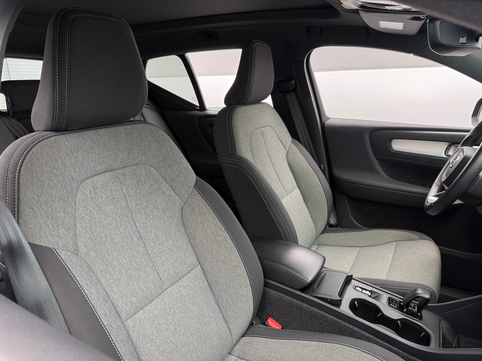 Thumbnail: 2024 Volvo XC40 - 2