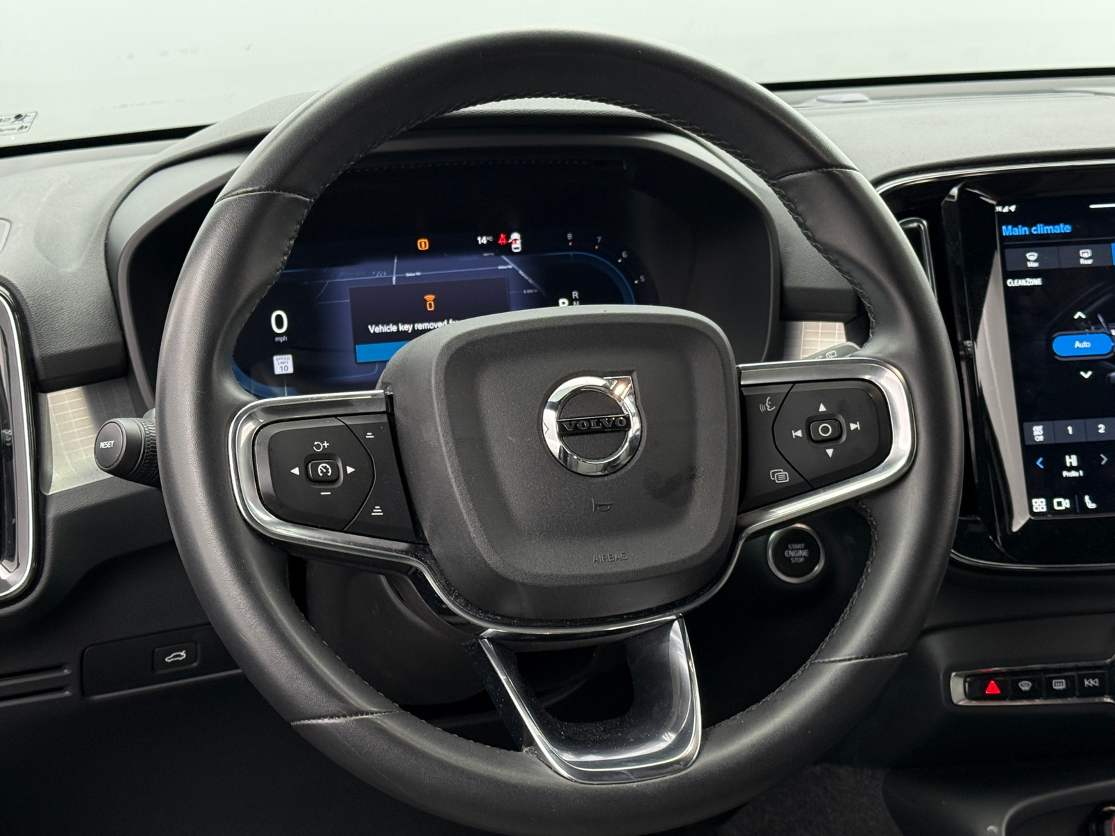 Thumbnail: 2024 Volvo XC40 - 5