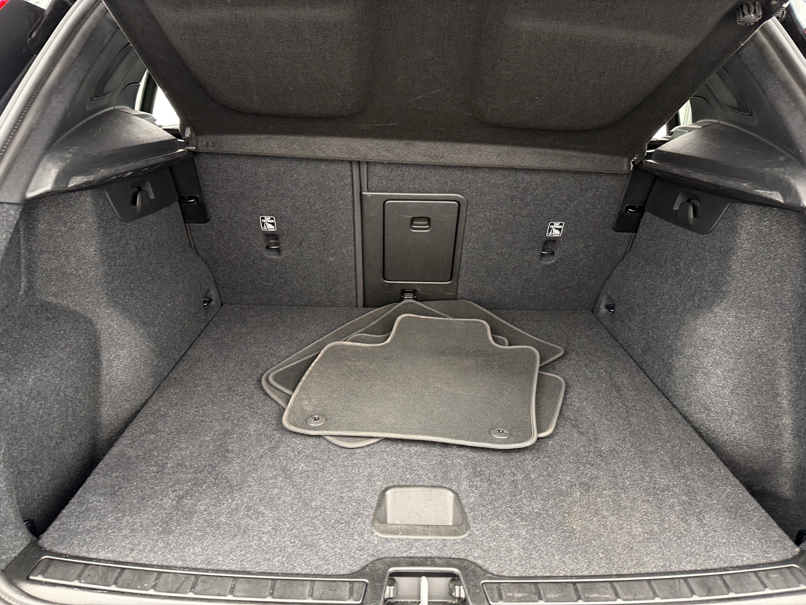 Thumbnail: 2024 Volvo XC40 - 7