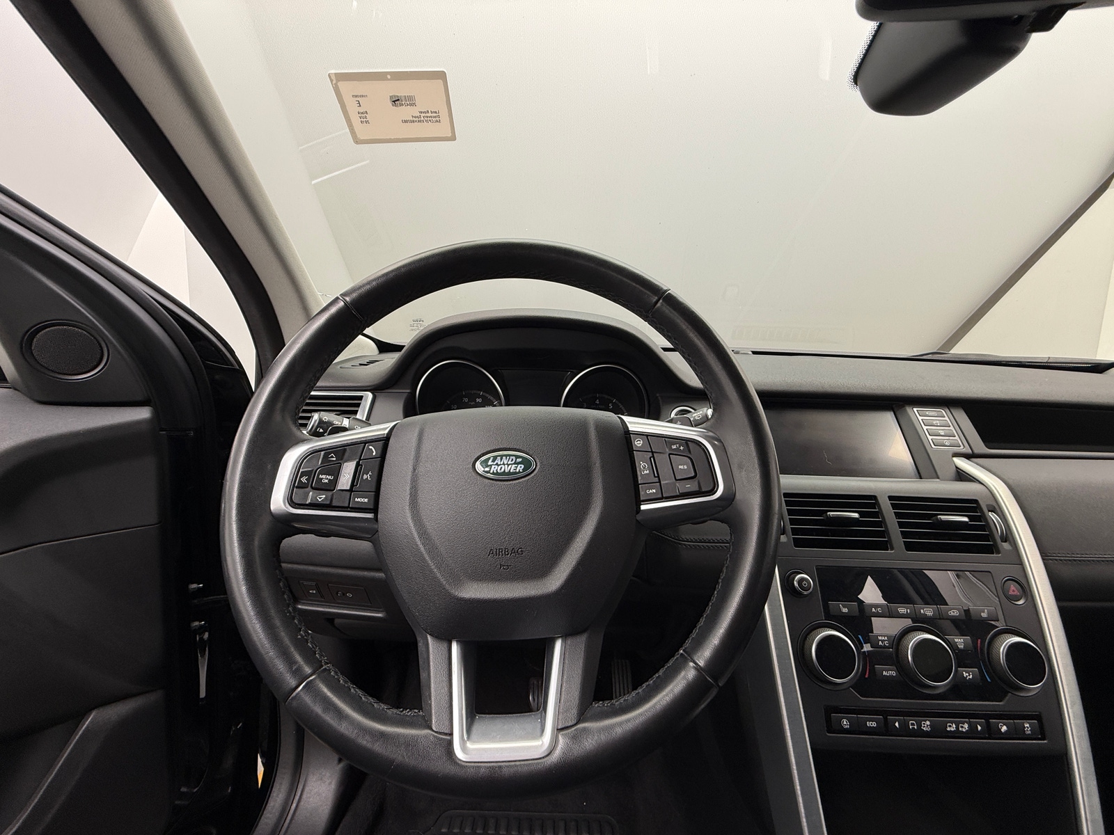 Thumbnail: 2019 Land Rover Discovery Sport - 4