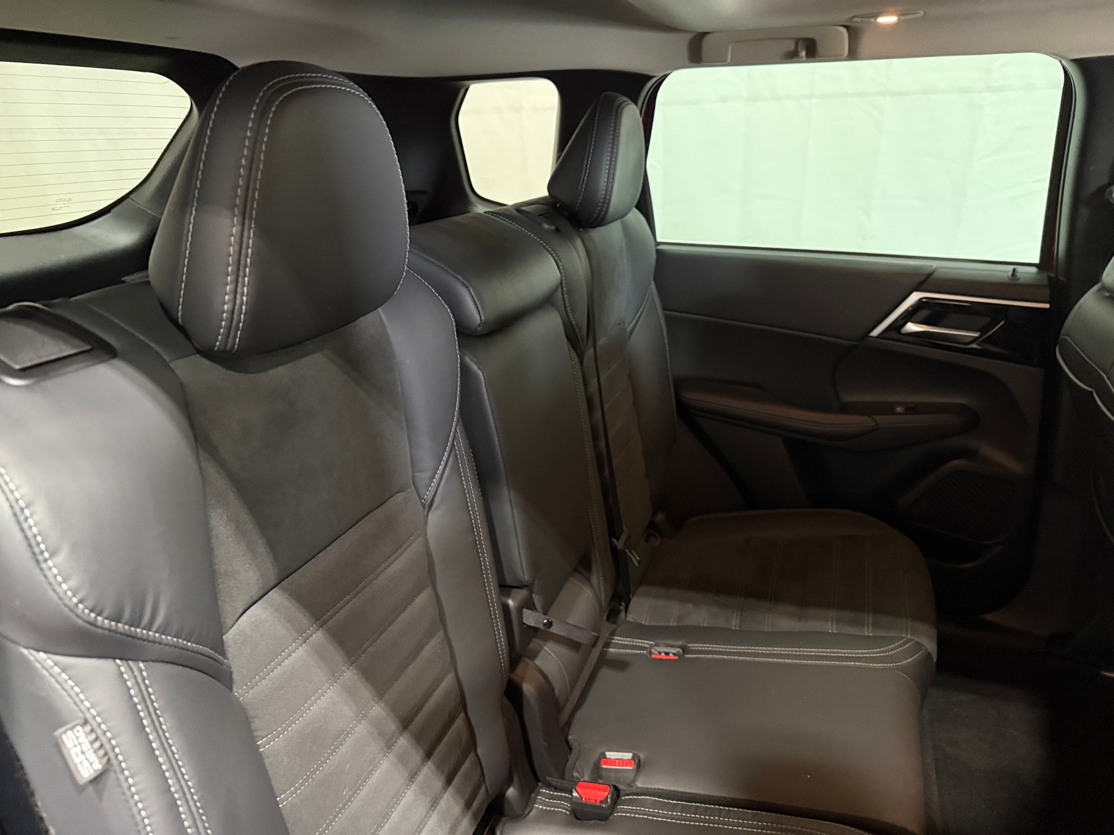 Thumbnail: 2023 Mitsubishi Outlander - 5