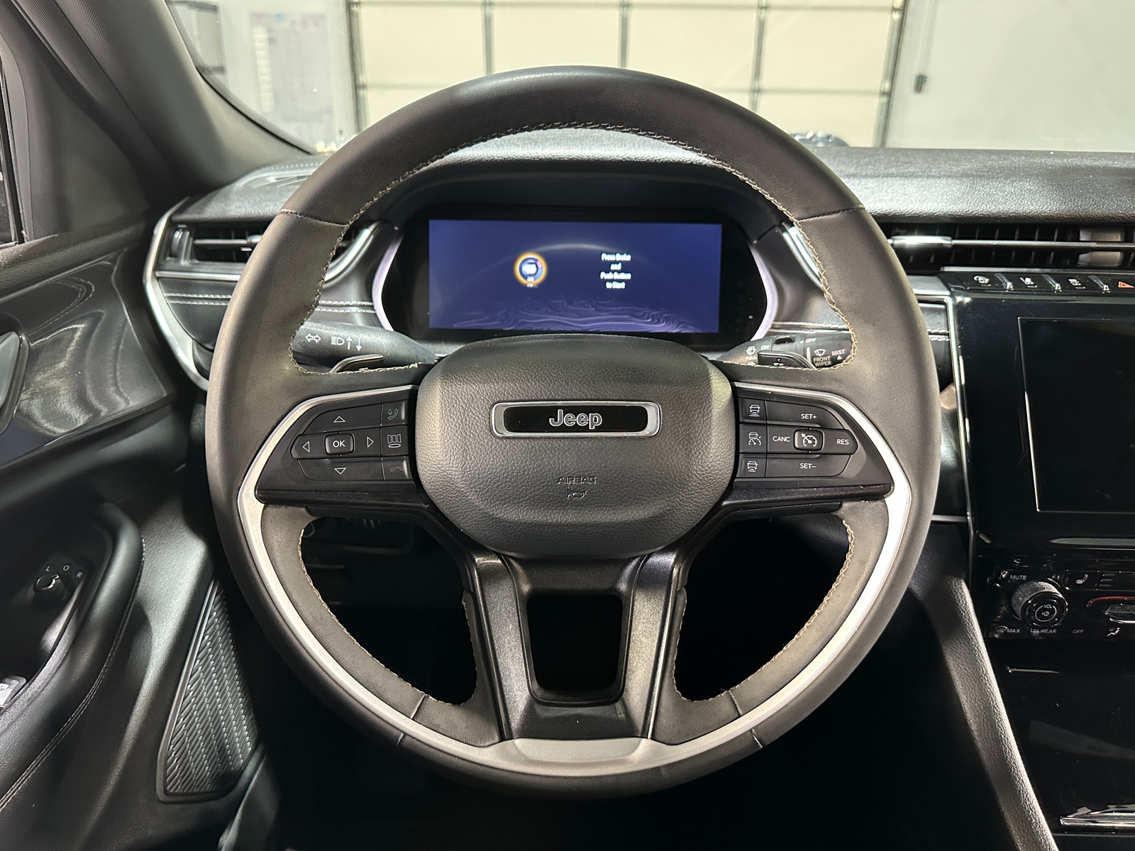 Thumbnail: 2023 Jeep Grand Cherokee L - 4