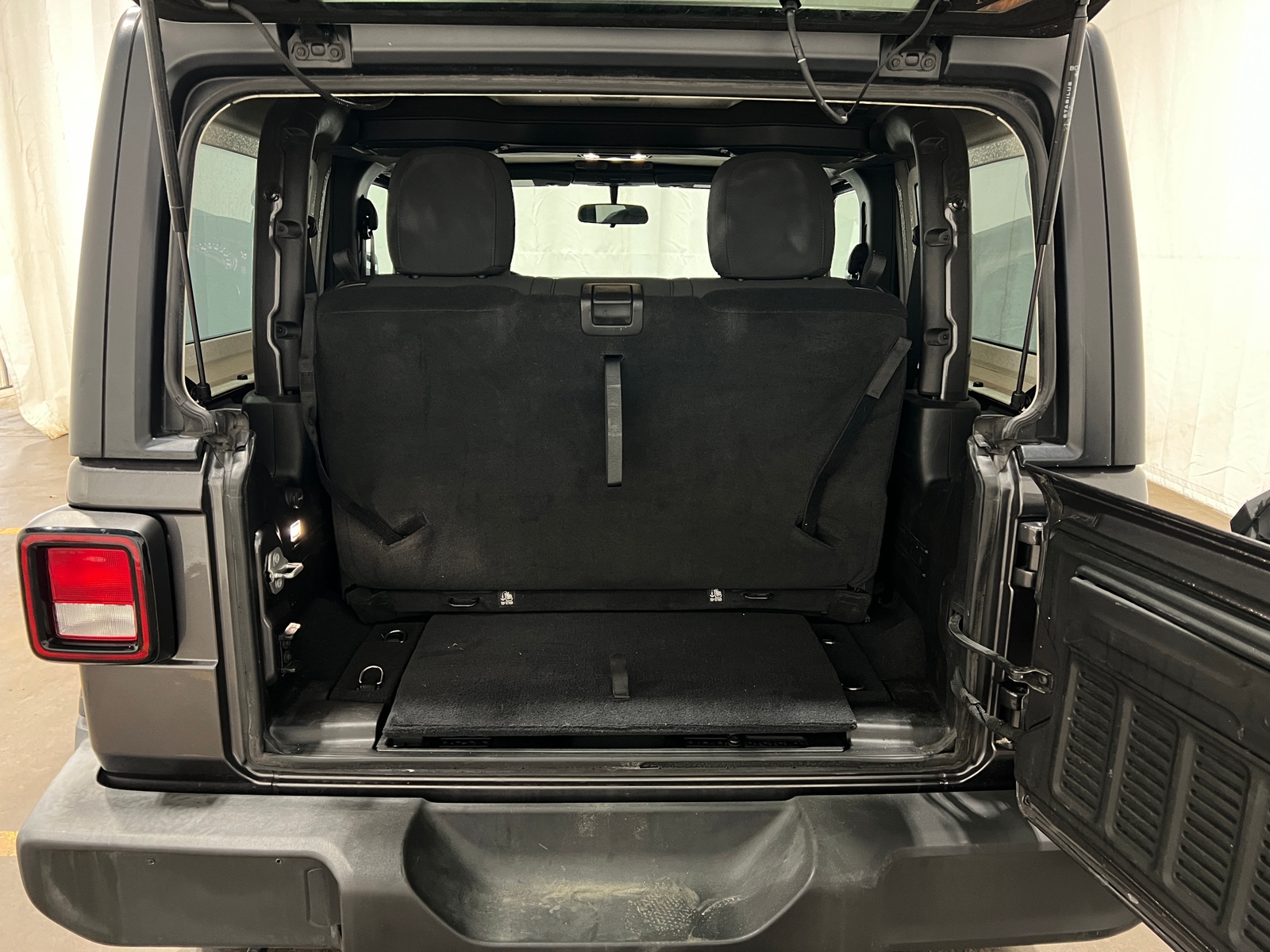 Thumbnail: 2021 Jeep Wrangler - 7