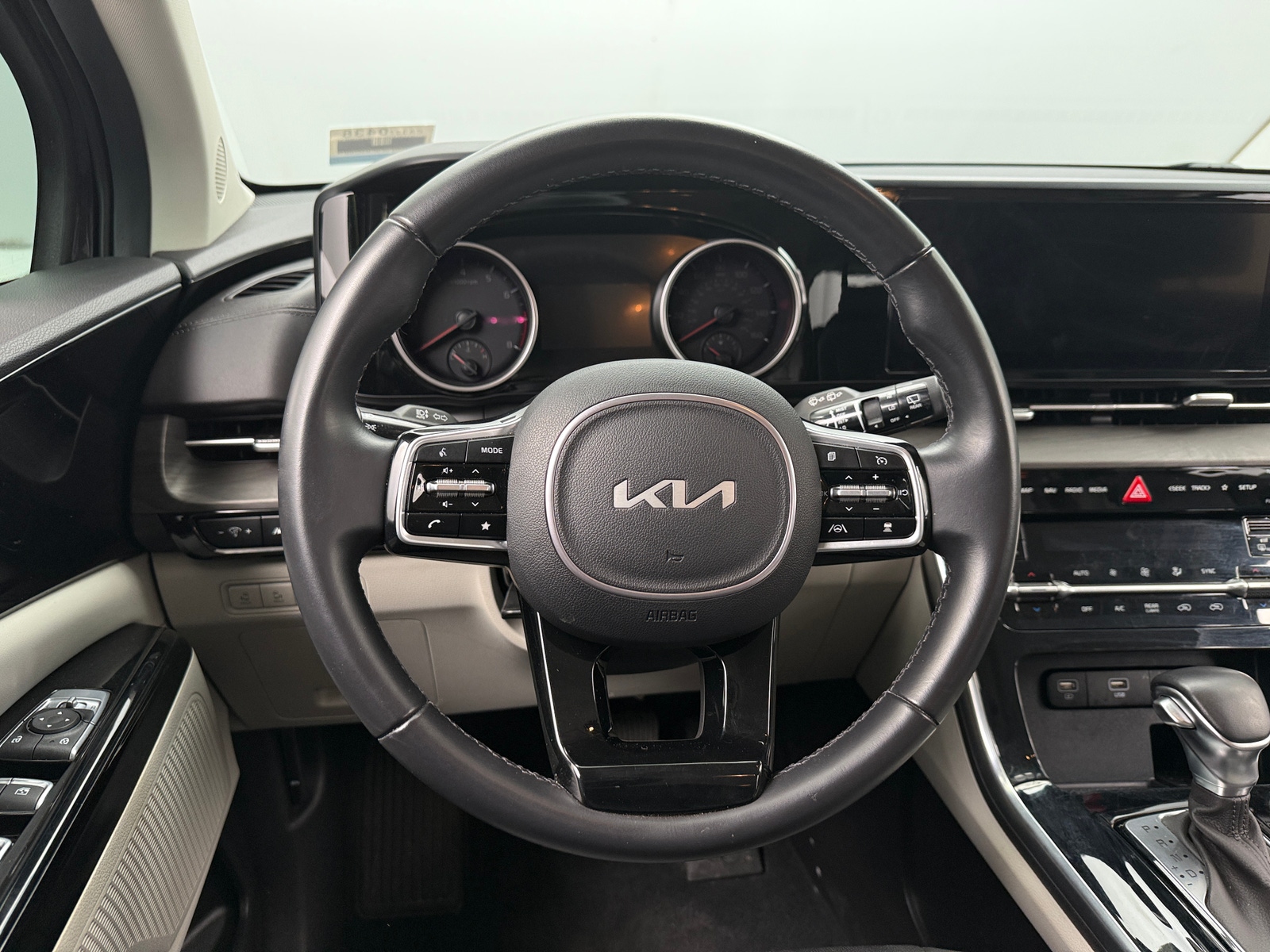 Thumbnail: 2023 Kia Carnival - 4