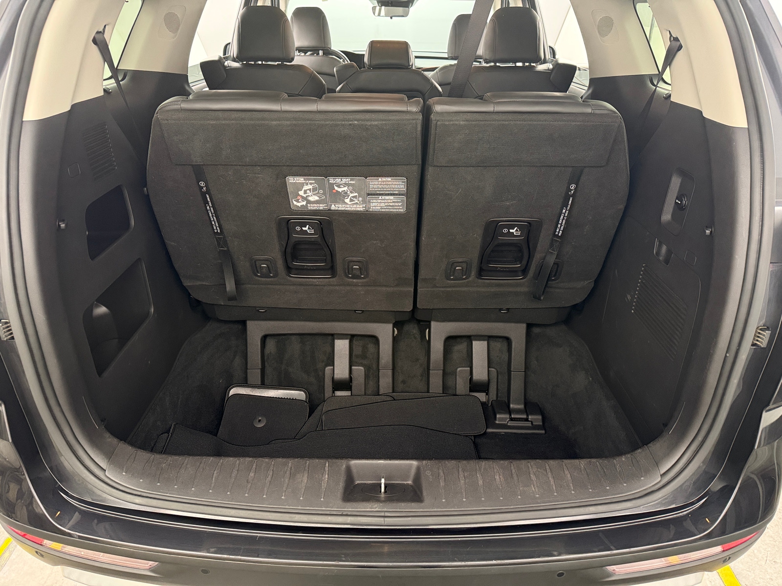 Thumbnail: 2023 Kia Carnival - 6