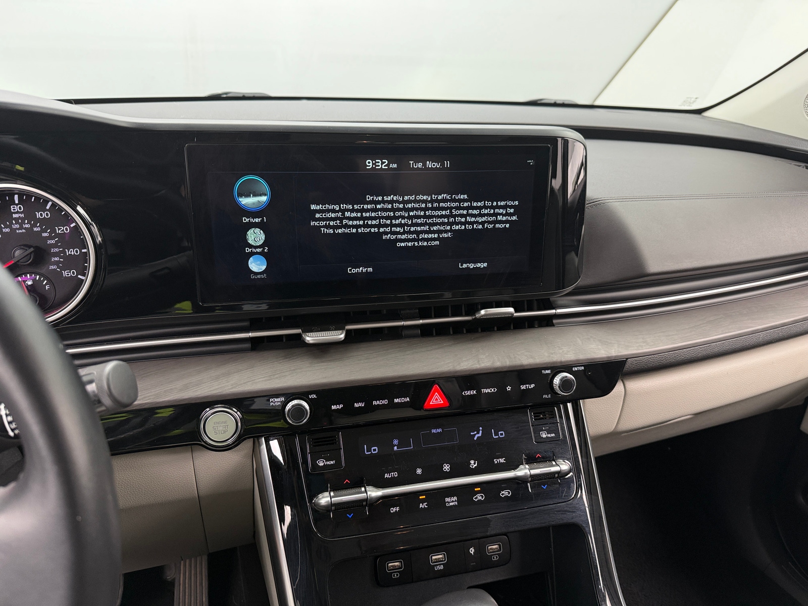 Thumbnail: 2023 Kia Carnival - 3