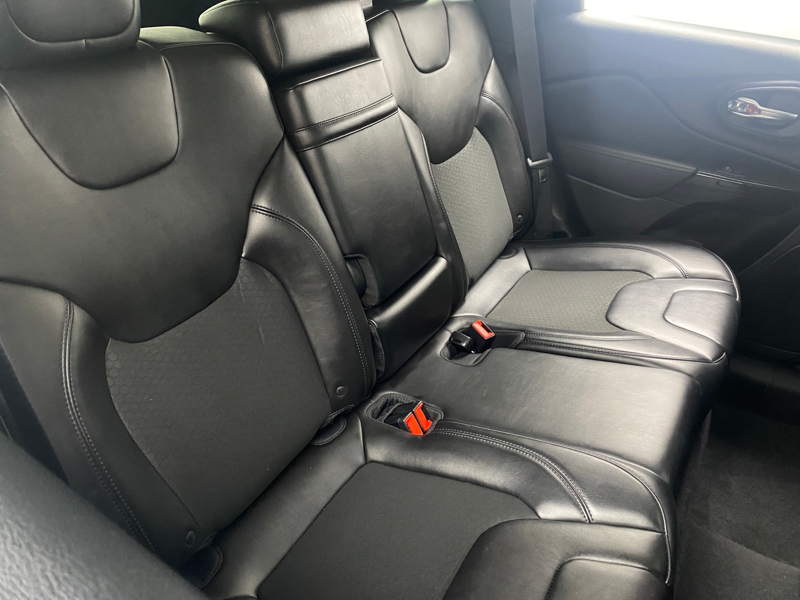 Thumbnail: 2019 Jeep Cherokee - 6