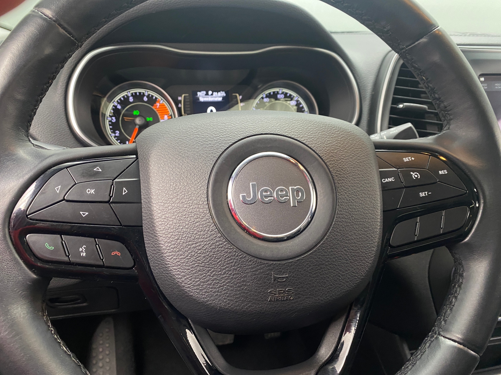 Thumbnail: 2019 Jeep Cherokee - 5