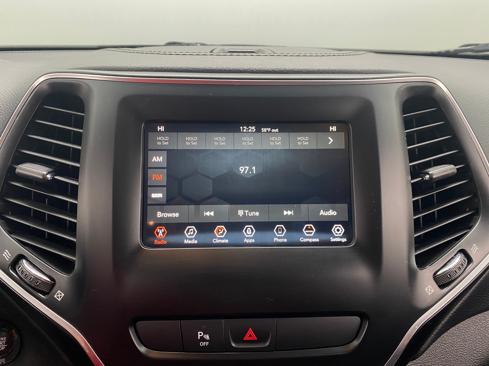 Thumbnail: 2019 Jeep Cherokee - 4