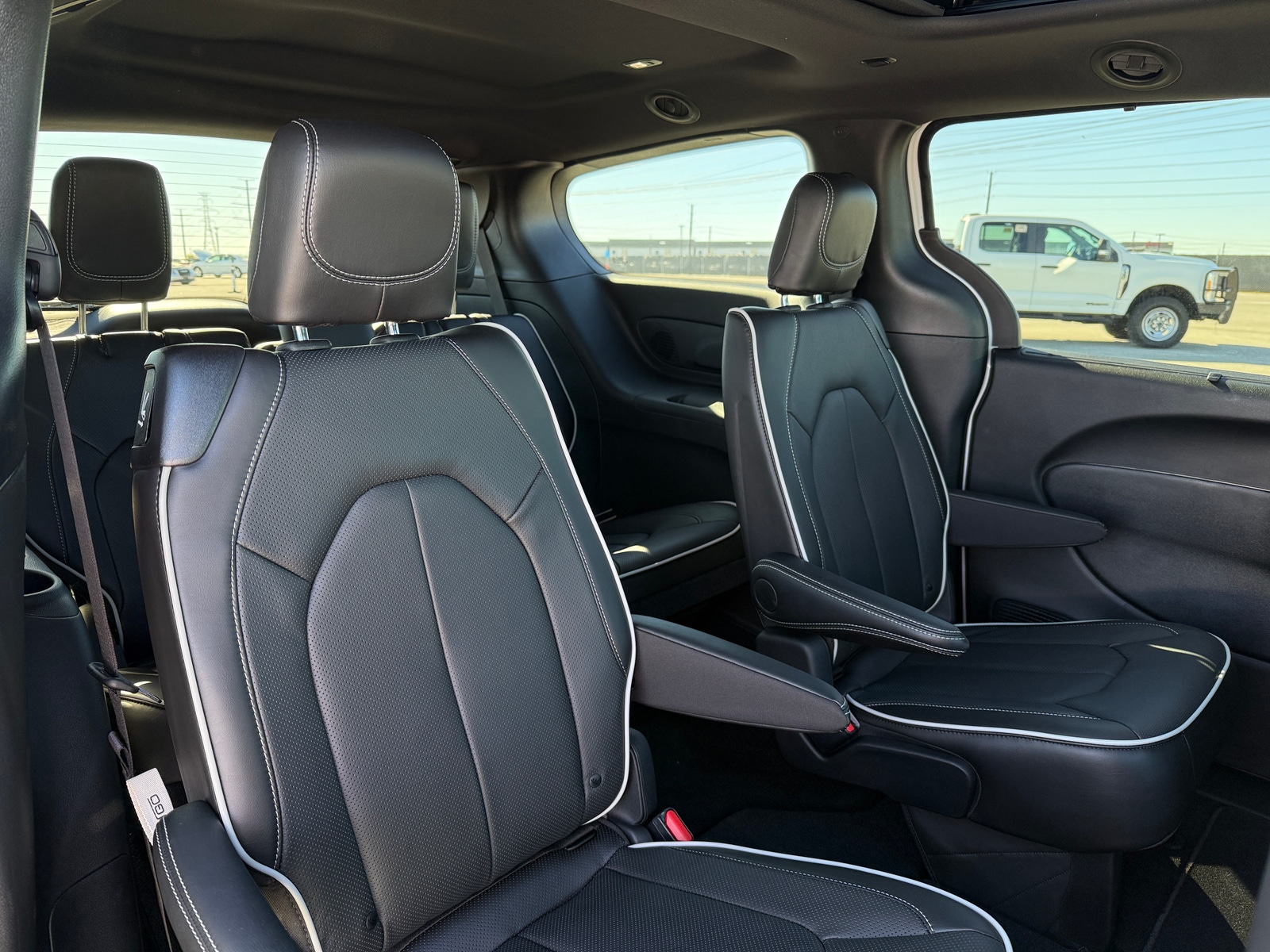 Thumbnail: 2026 Chrysler Pacifica - 5