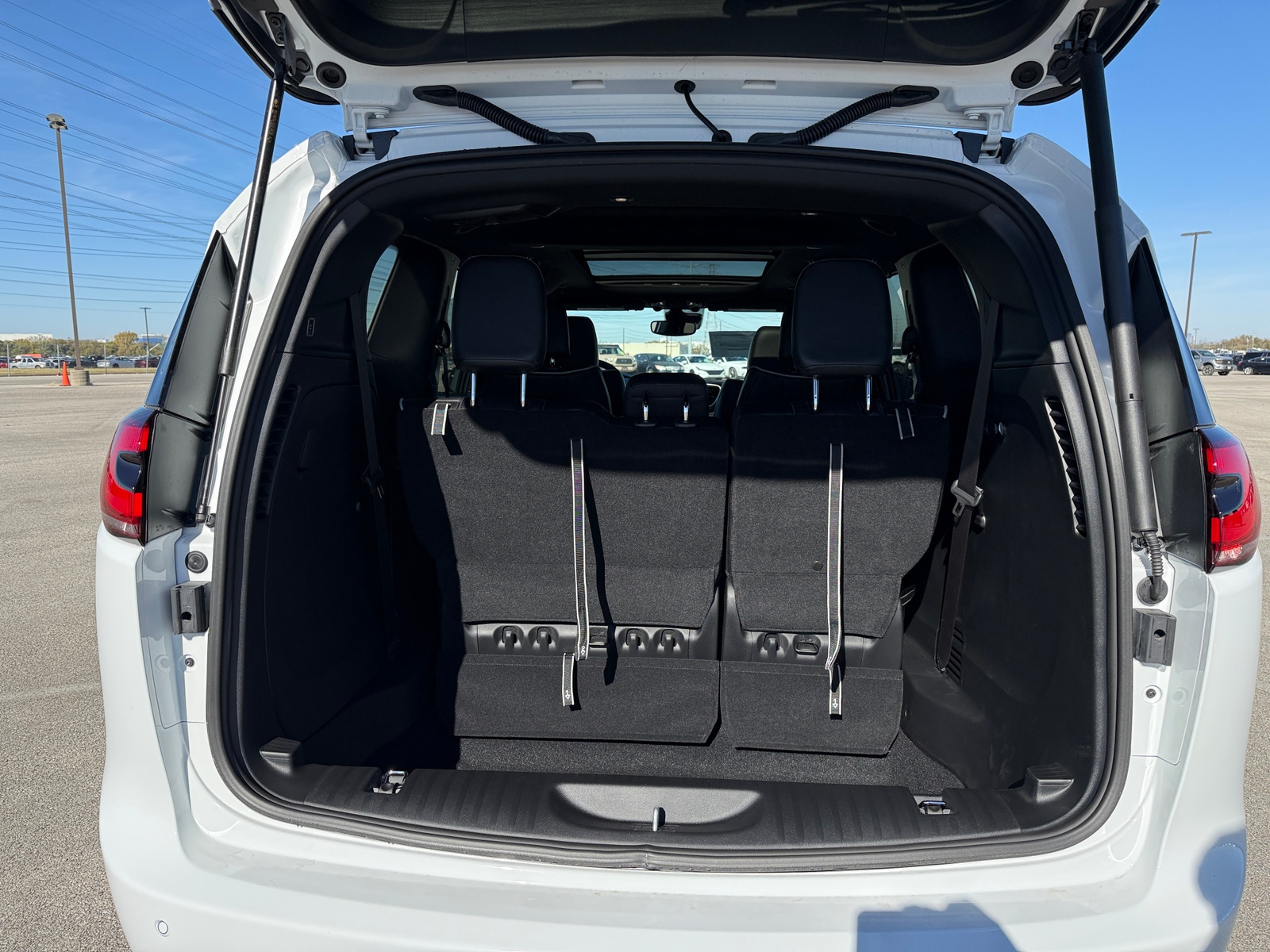 Thumbnail: 2026 Chrysler Pacifica - 6