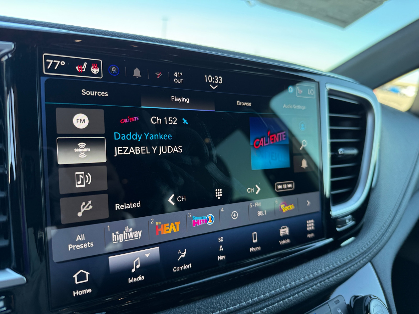 Thumbnail: 2026 Chrysler Pacifica - 3