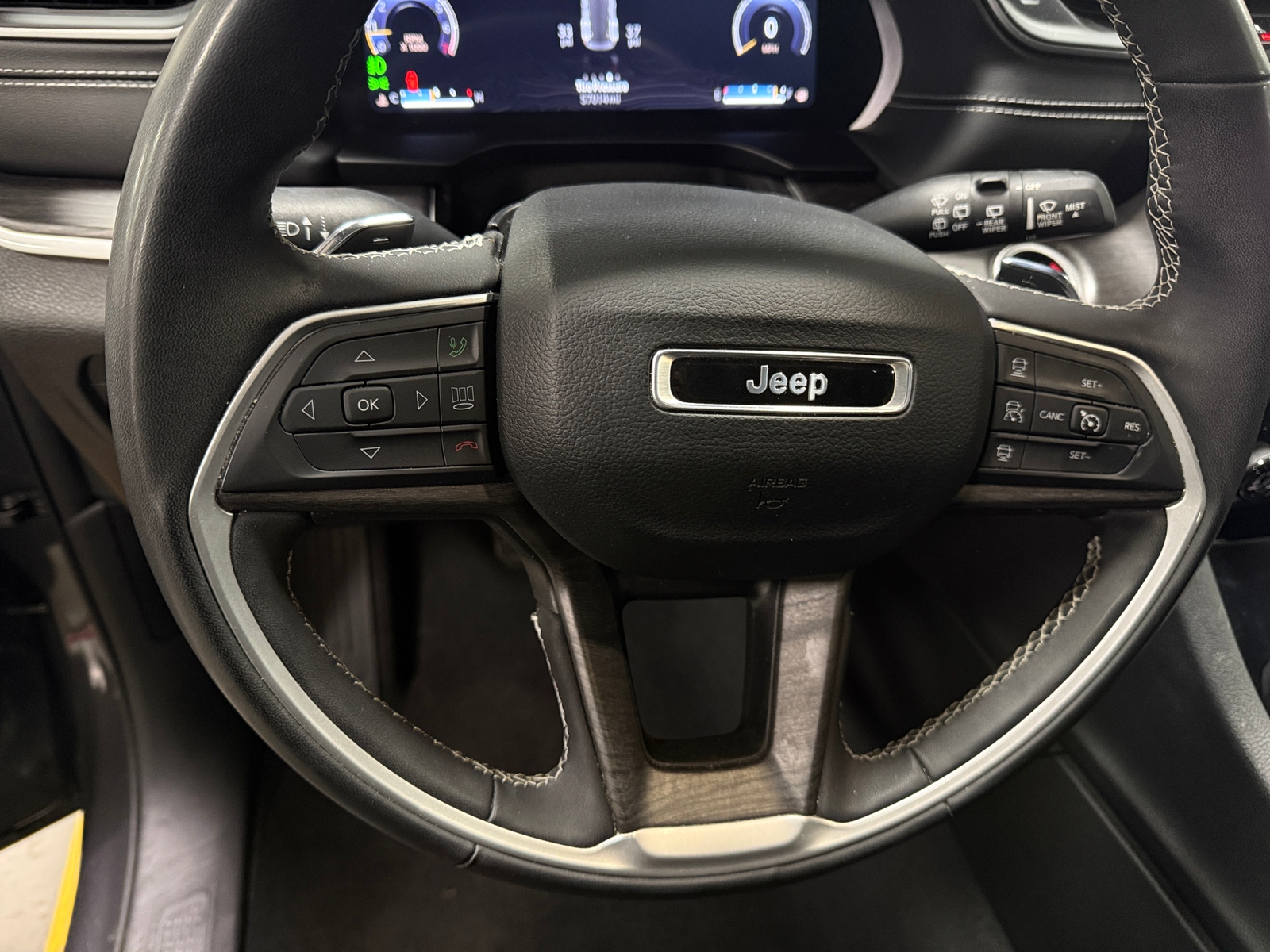 Thumbnail: 2023 Jeep Grand Cherokee - 4