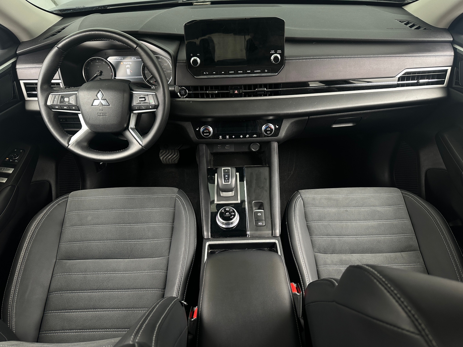 Thumbnail: 2023 Mitsubishi Outlander - 2