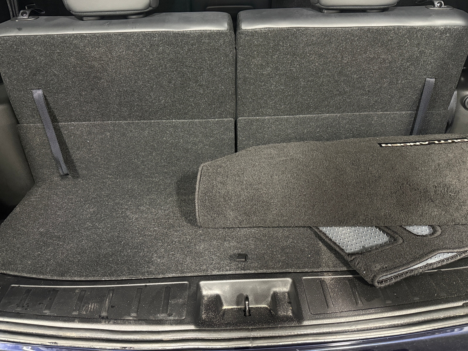 Thumbnail: 2023 Mitsubishi Outlander - 6