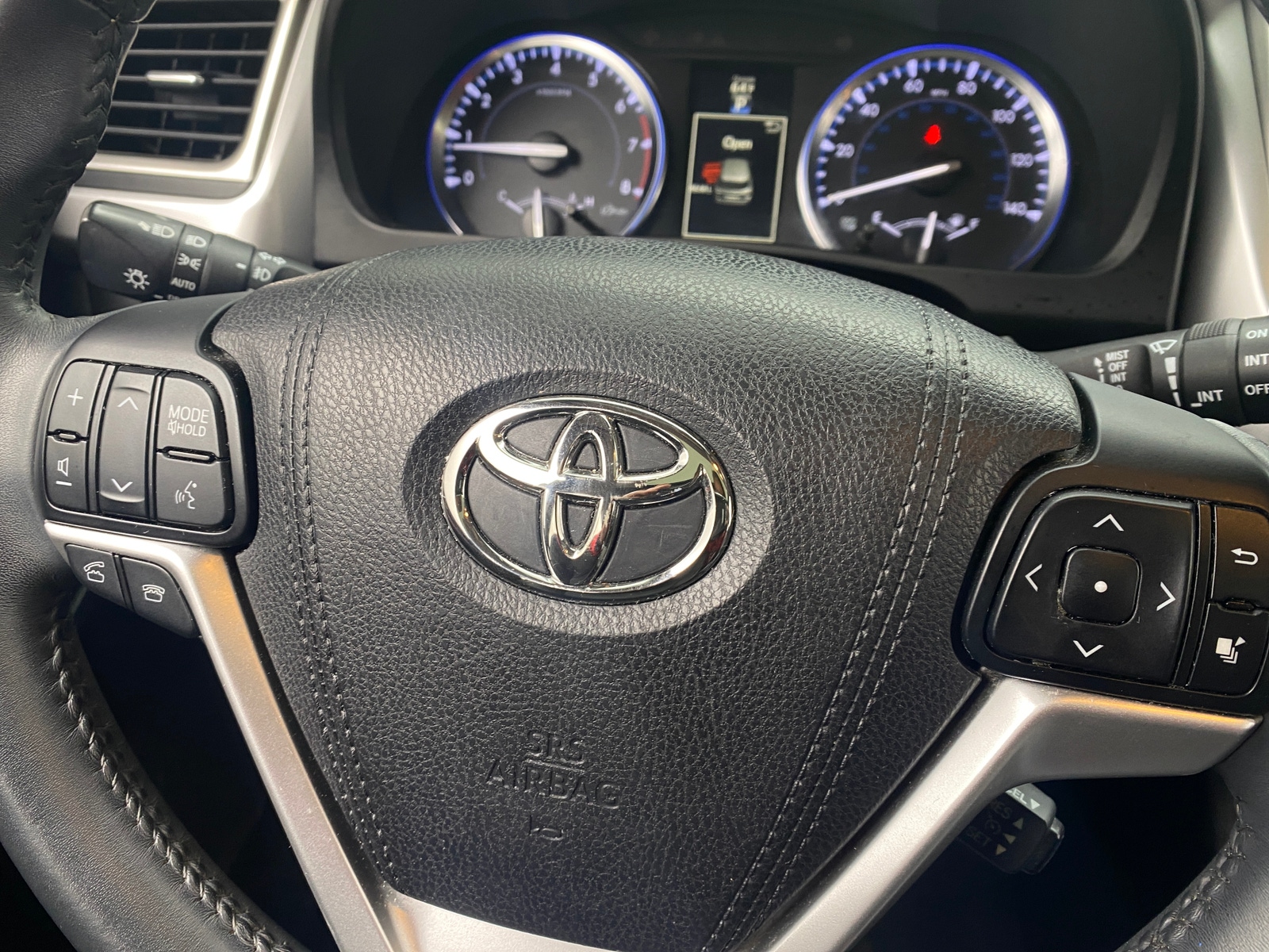 Thumbnail: 2015 Toyota Highlander - 4