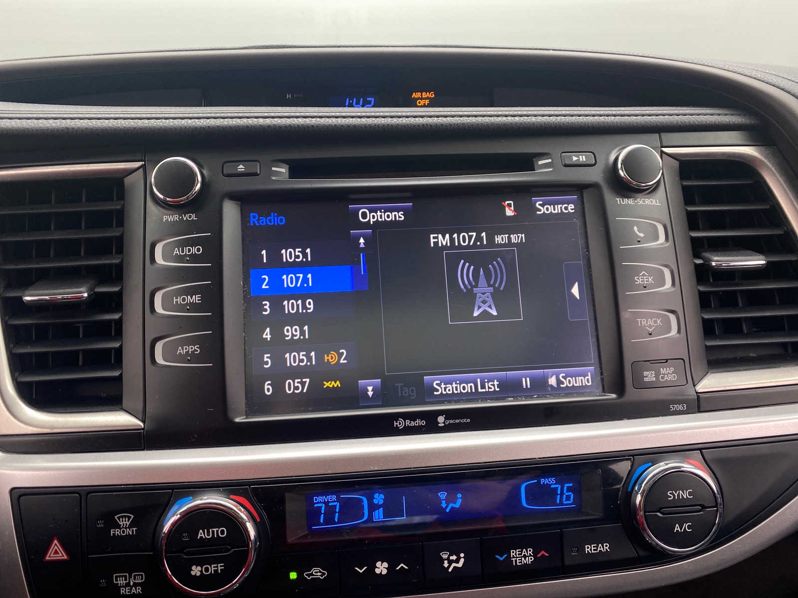 Thumbnail: 2015 Toyota Highlander - 3