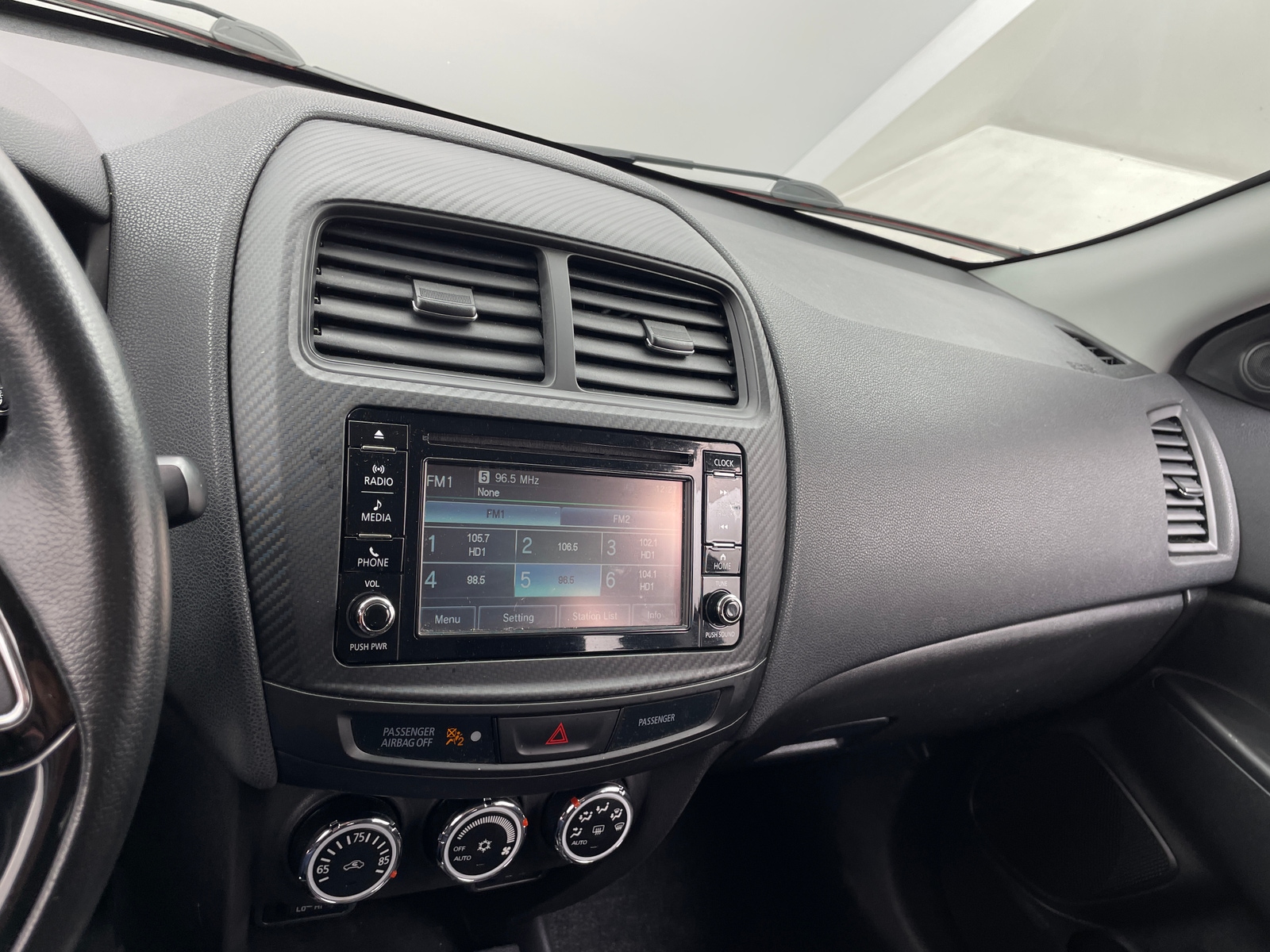 Thumbnail: 2017 Mitsubishi Outlander Sport - 4