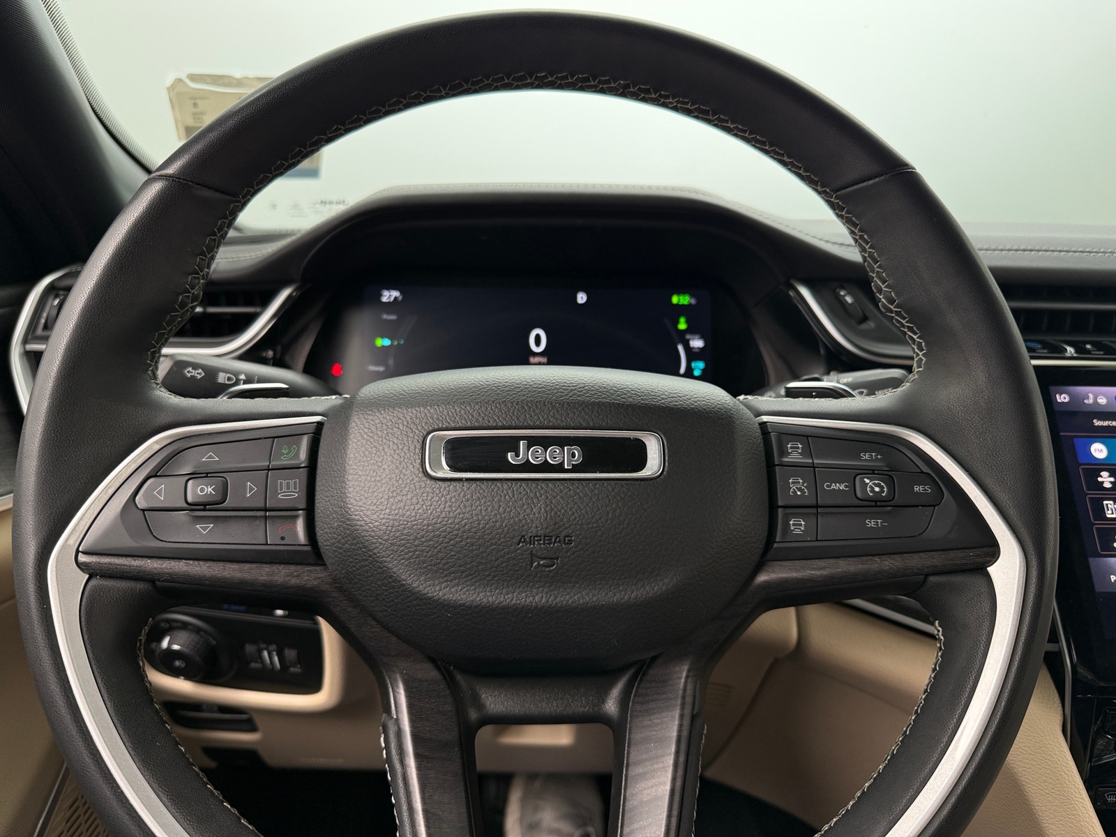 Thumbnail: 2022 Jeep Grand Cherokee - 4