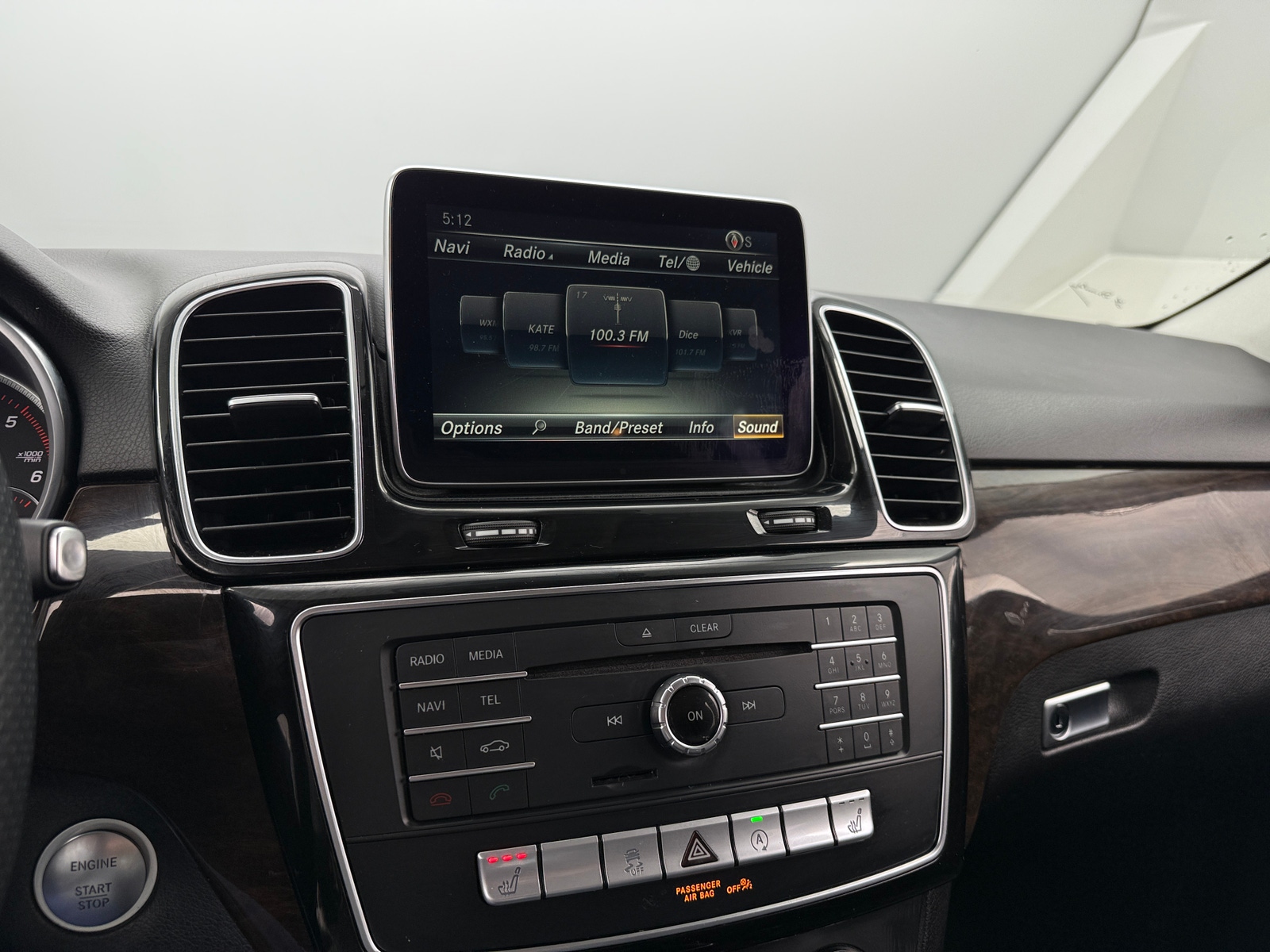 Thumbnail: 2016 Mercedes-Benz GLE - 3