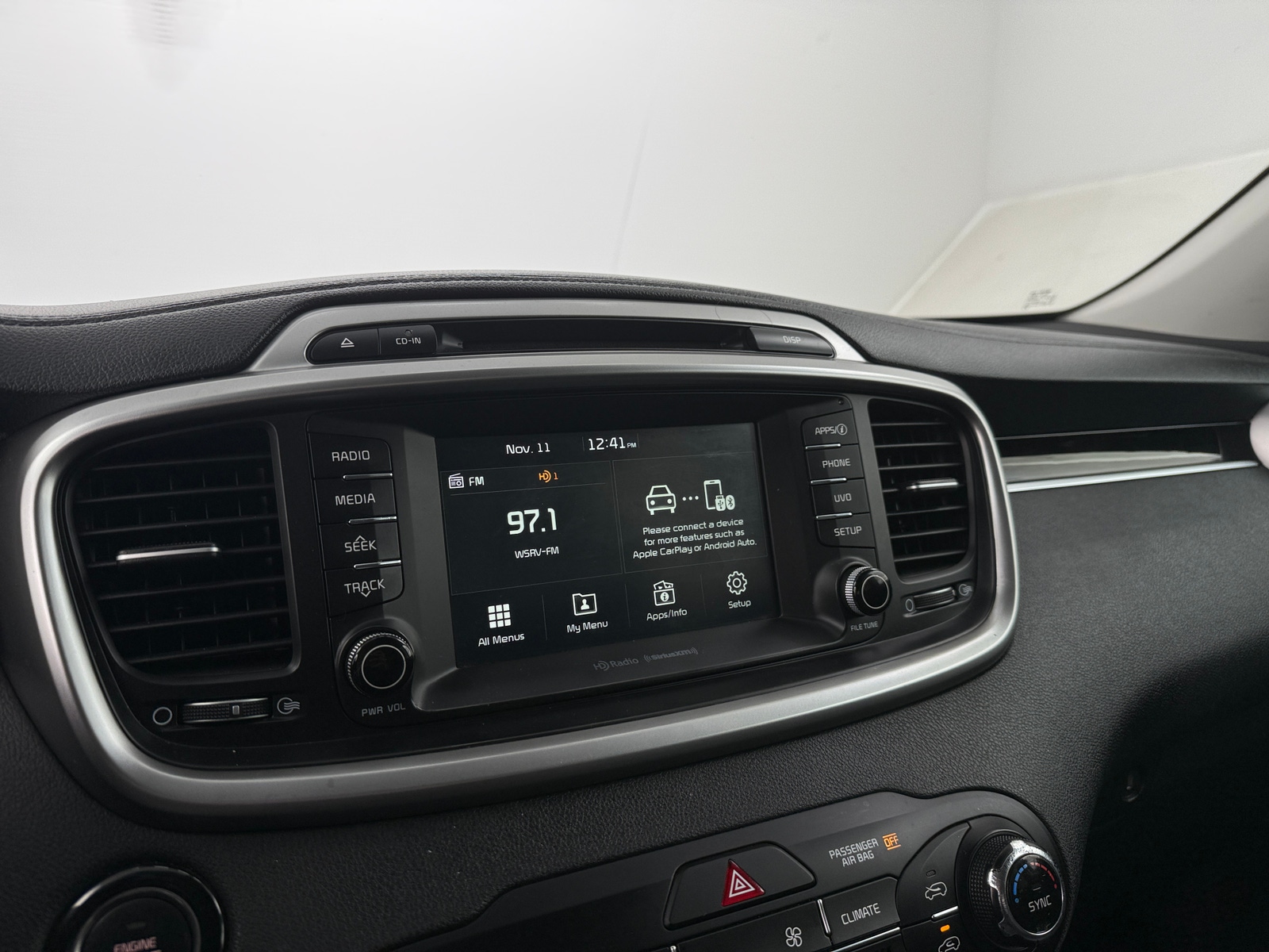 Thumbnail: 2017 Kia Sorento - 4