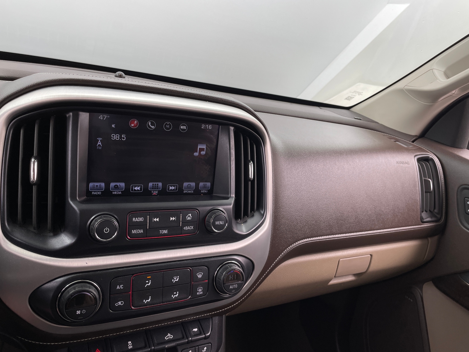 Thumbnail: 2016 GMC Canyon - 3