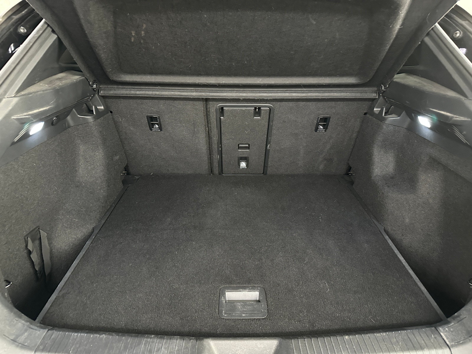 Thumbnail: 2022 Volkswagen ID.4 - 6