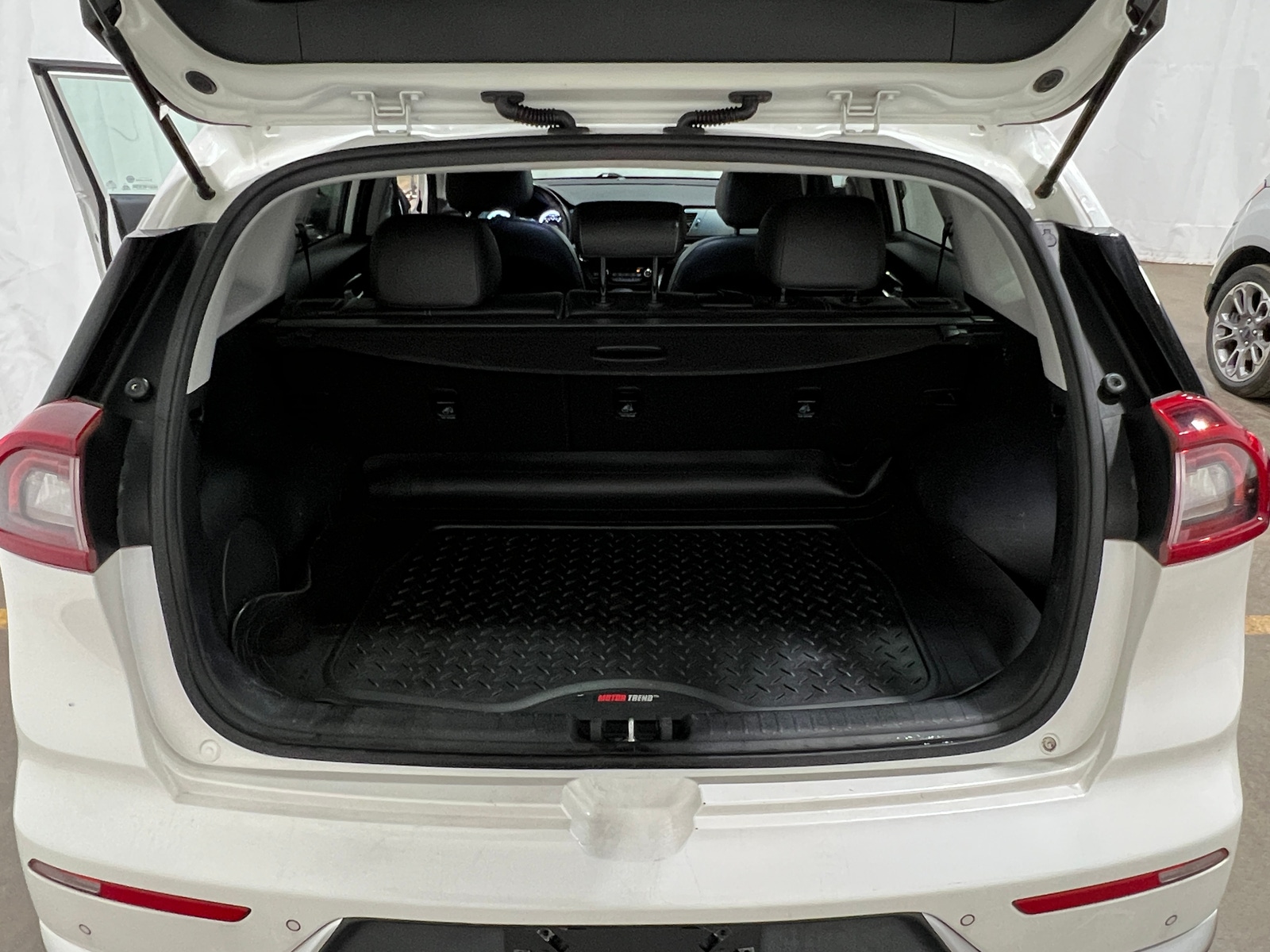 Thumbnail: 2019 Kia Niro - 6