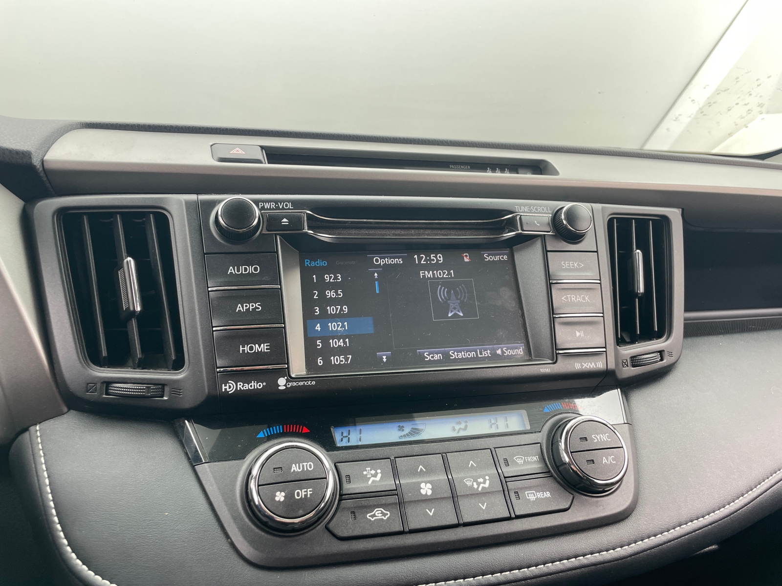 Thumbnail: 2017 Toyota RAV4 - 4