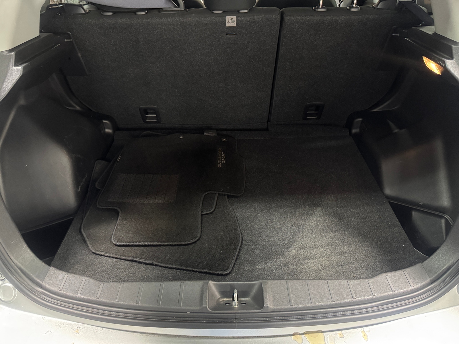 Thumbnail: 2023 Mitsubishi Outlander Sport - 7