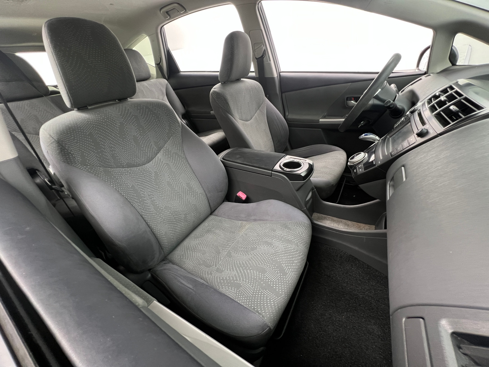 Thumbnail: 2014 Toyota Prius v - 2