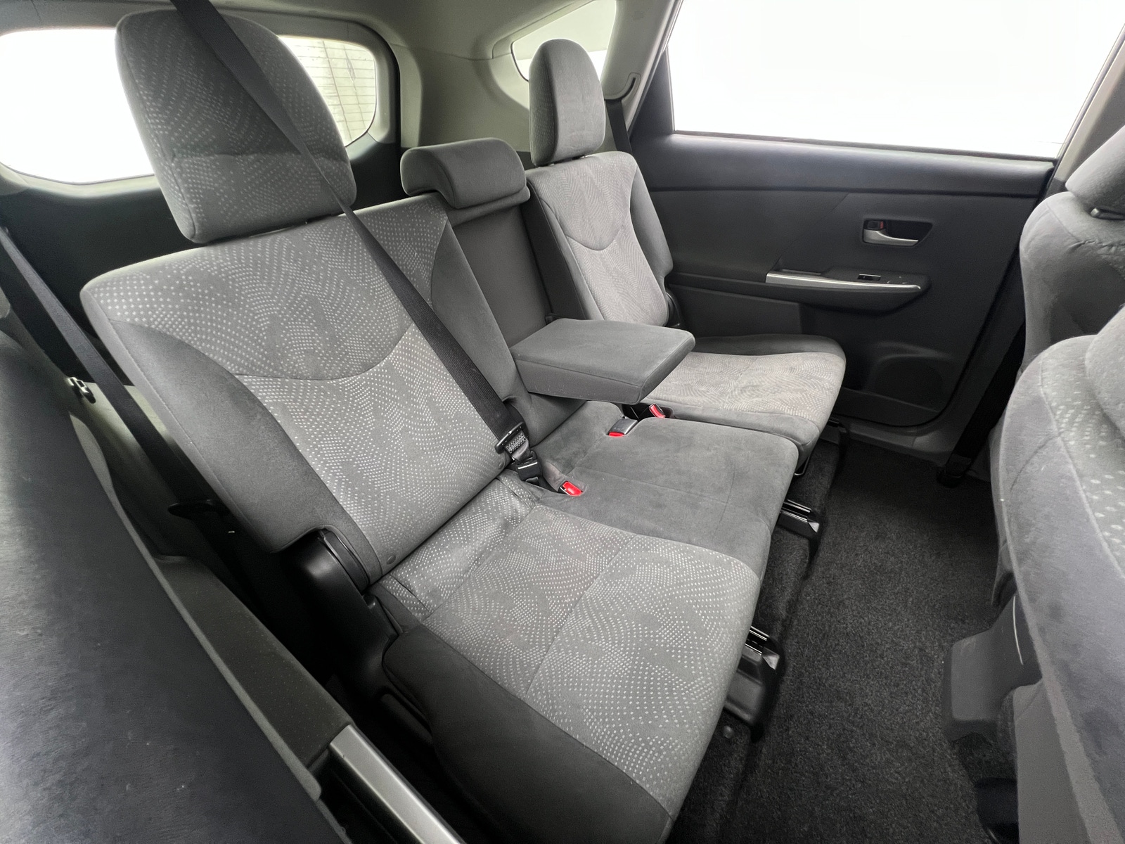 Thumbnail: 2014 Toyota Prius v - 6