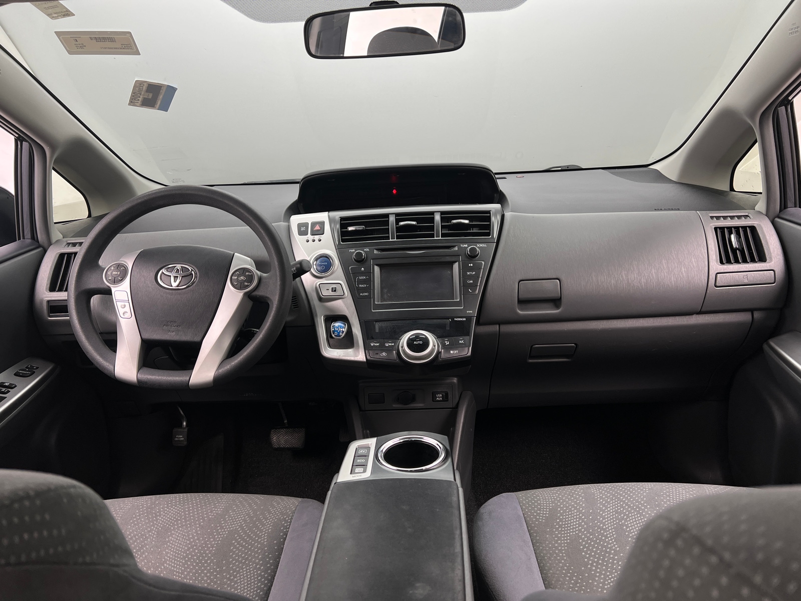 Thumbnail: 2014 Toyota Prius v - 3