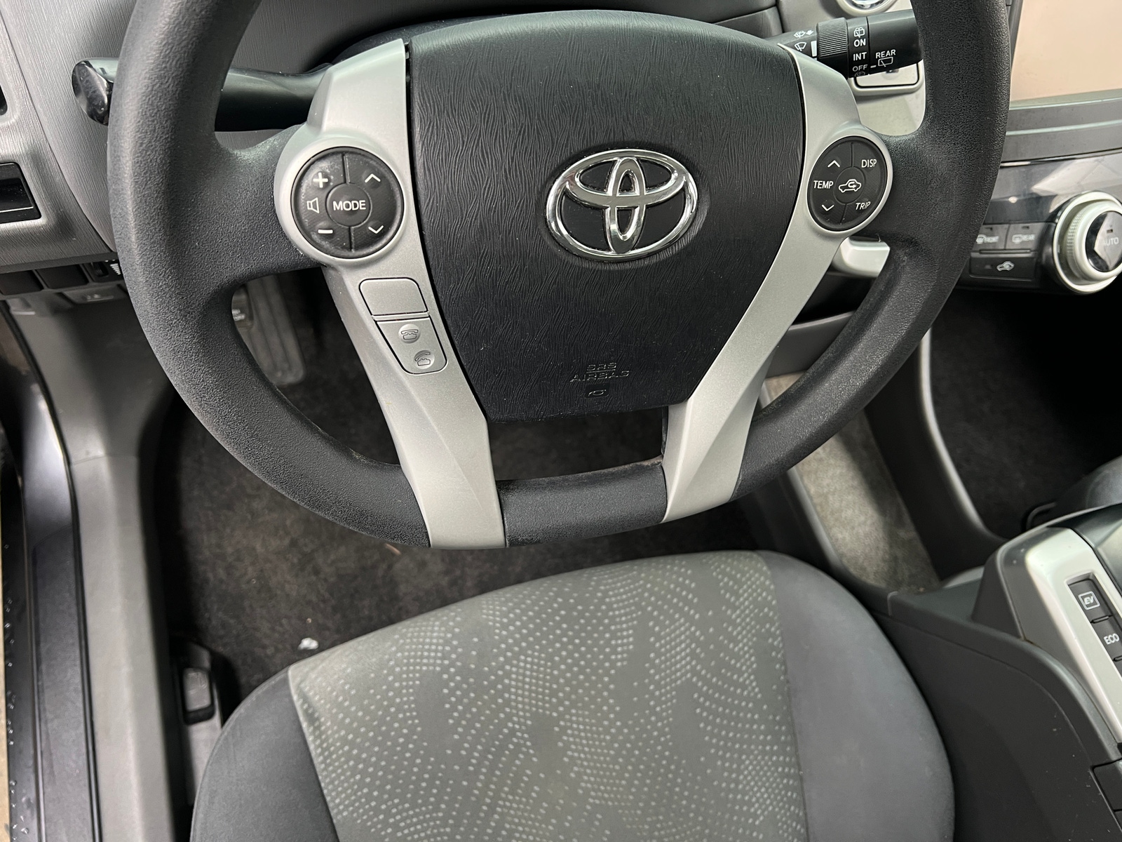 Thumbnail: 2014 Toyota Prius v - 5