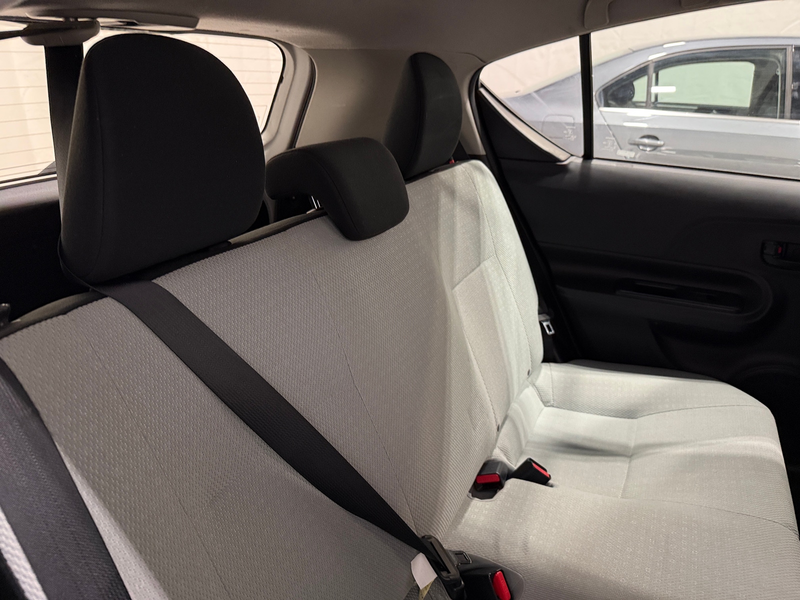 Thumbnail: 2016 Toyota Prius c - 6