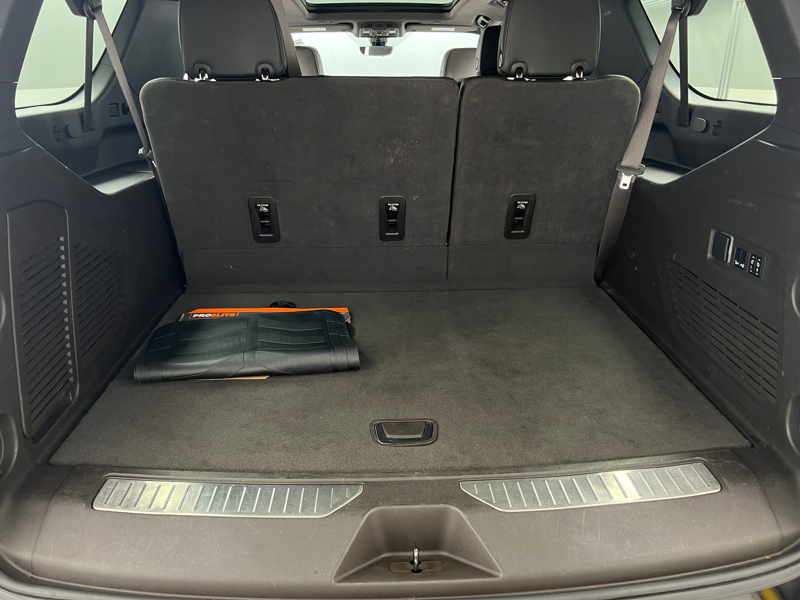 Thumbnail: 2022 GMC Yukon XL - 6