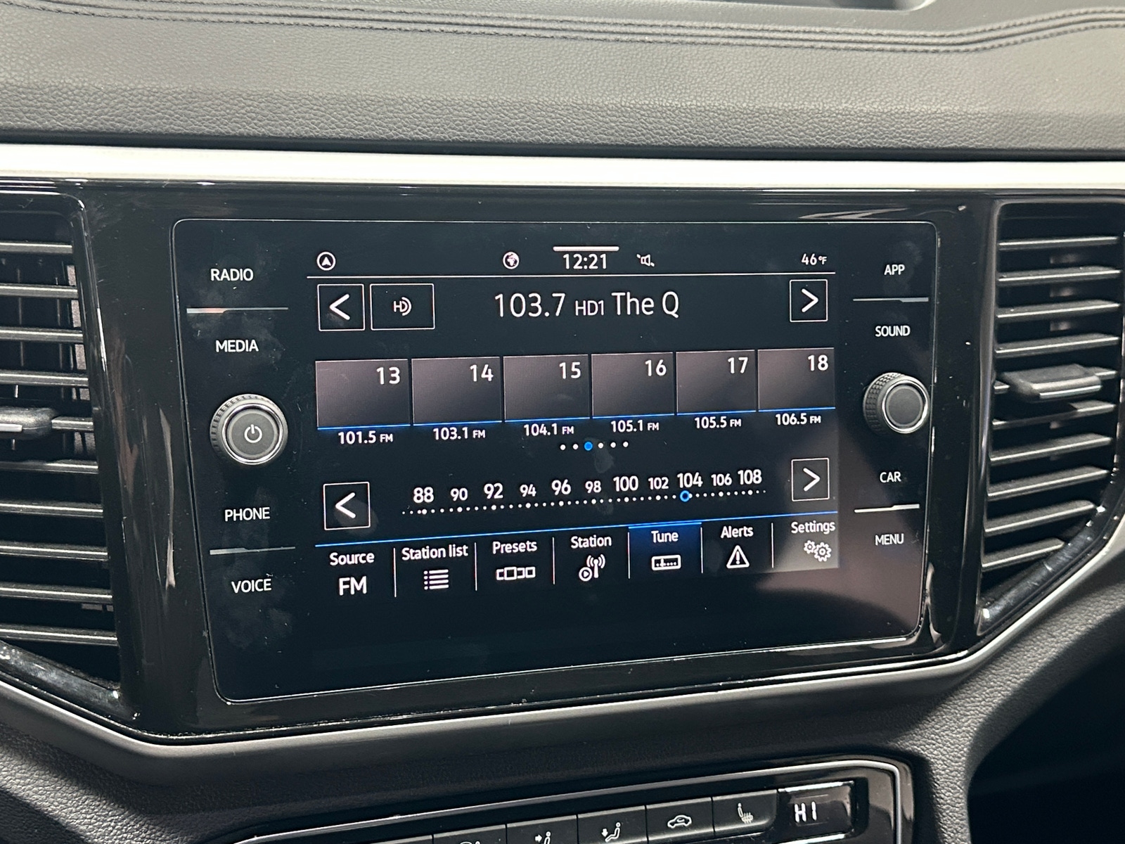 Thumbnail: 2023 Volkswagen Atlas - 3