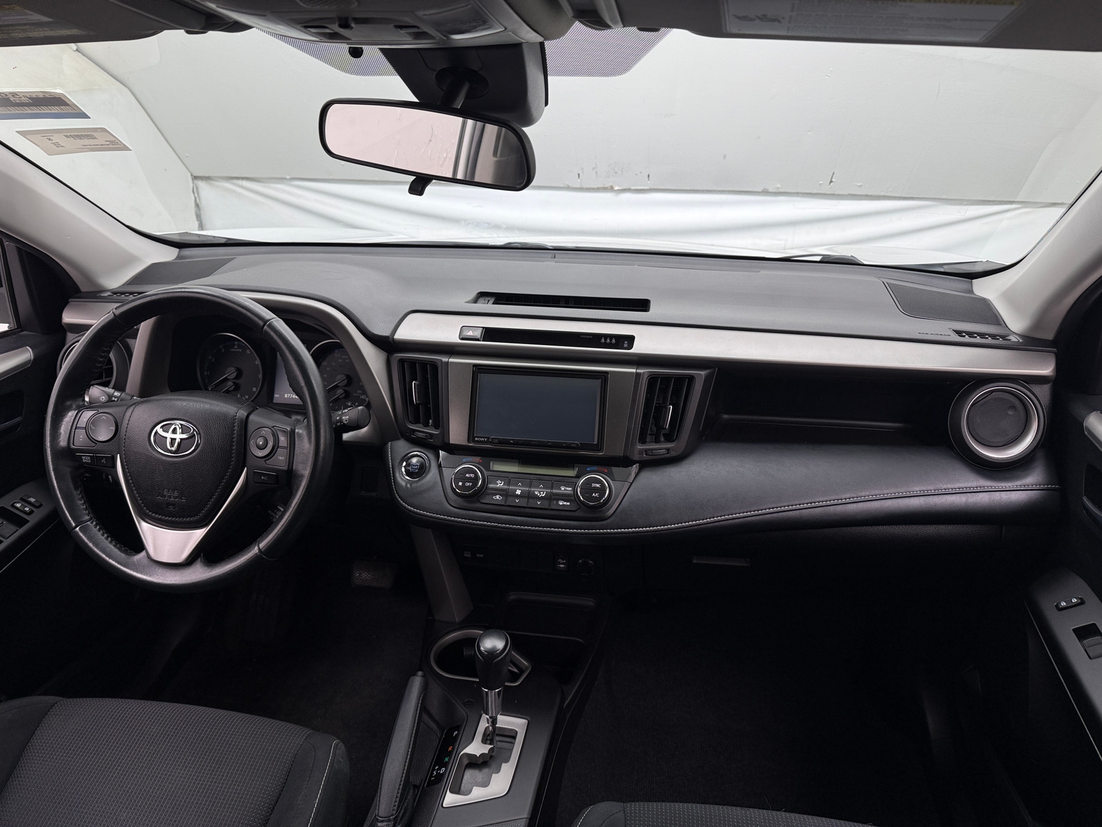 Thumbnail: 2018 Toyota RAV4 - 3