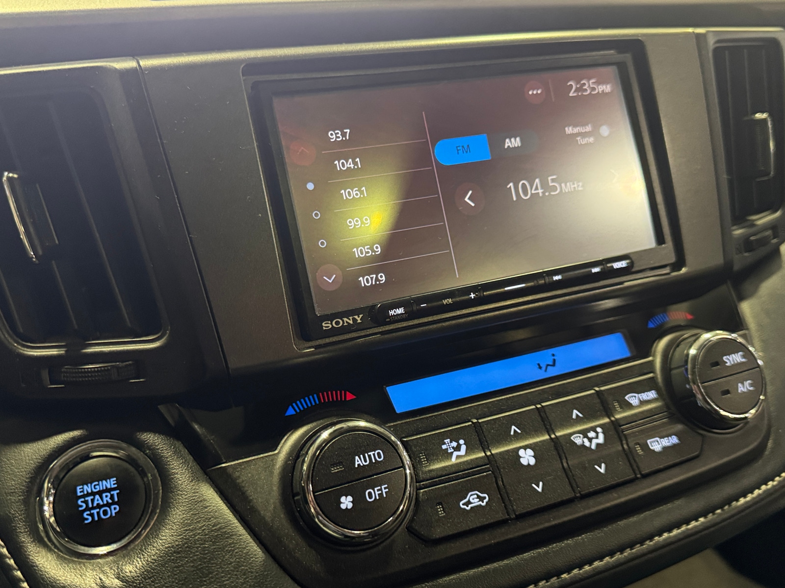 Thumbnail: 2018 Toyota RAV4 - 4