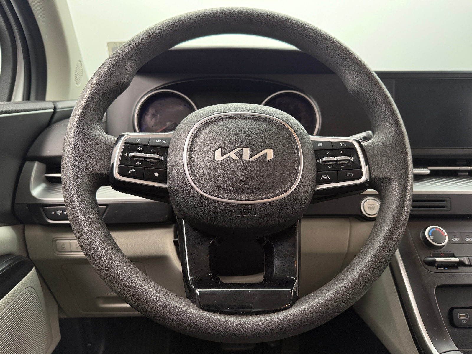 Thumbnail: 2022 Kia Carnival - 5