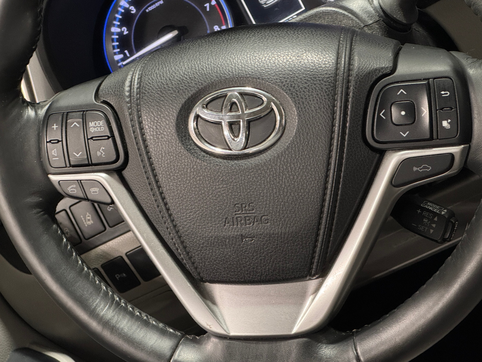 Thumbnail: 2014 Toyota Highlander - 4